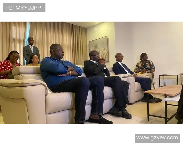 加蓬民众深情悼念布彭扎灵魂归故乡的夜晚泪水与等待交织